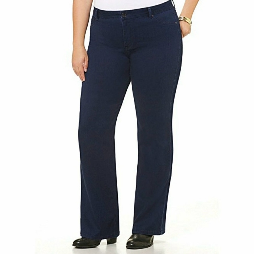 Avenue Denim Dark Wash Blue Barely Boot Cut Jeans in Size 24 A - Flawed